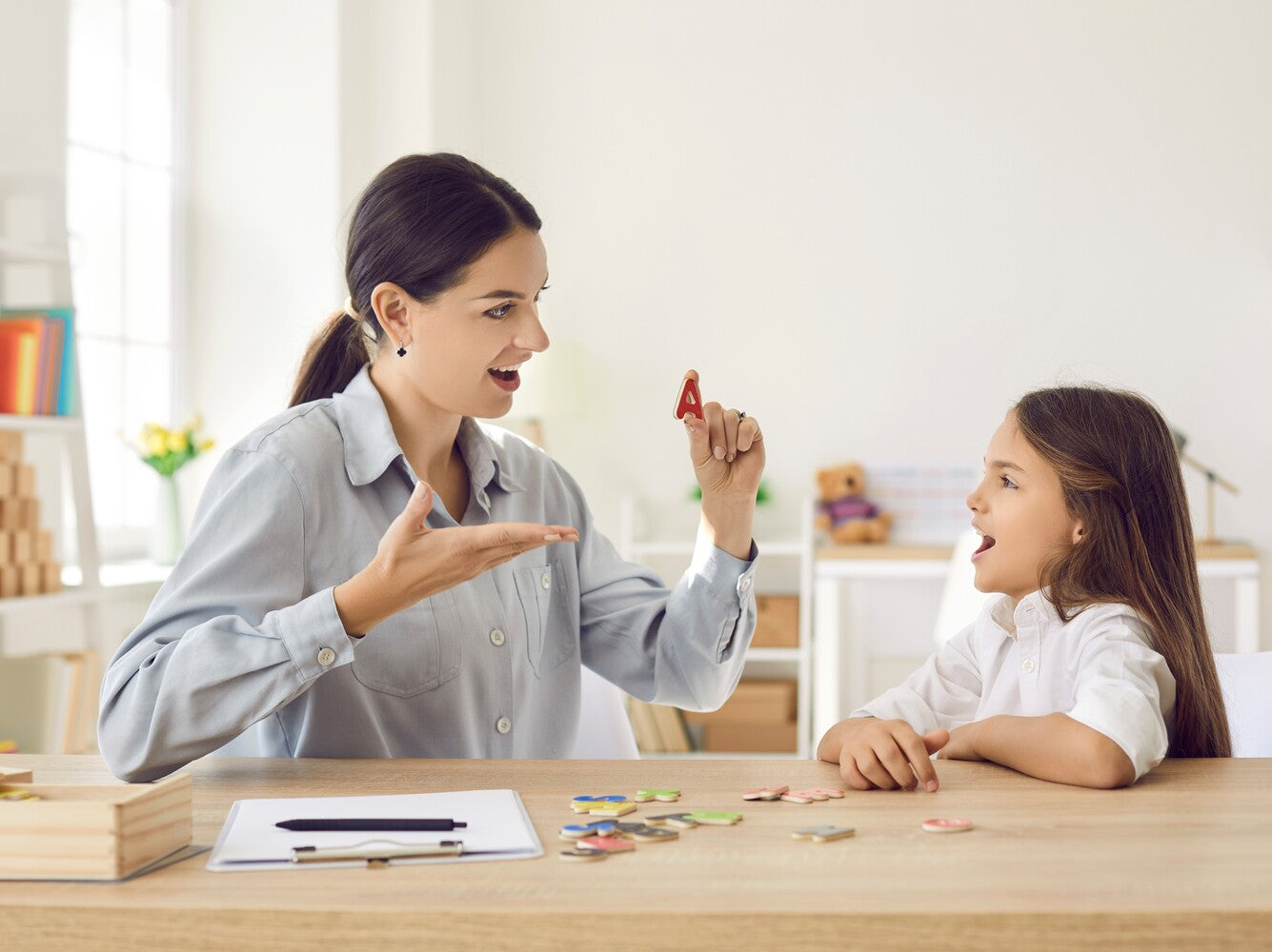 young girl doing speech pathology for kids with a speech-language pathologist