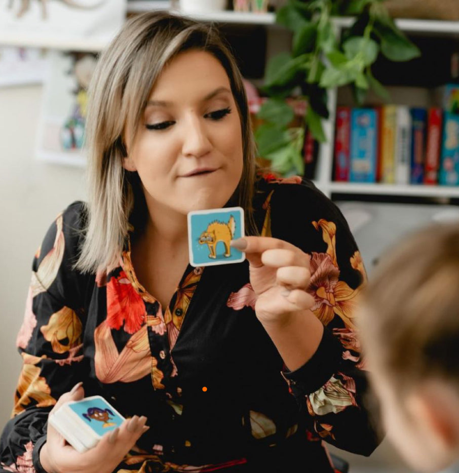 Speech pathologist cueing with Bjorem Speech Sound Cues