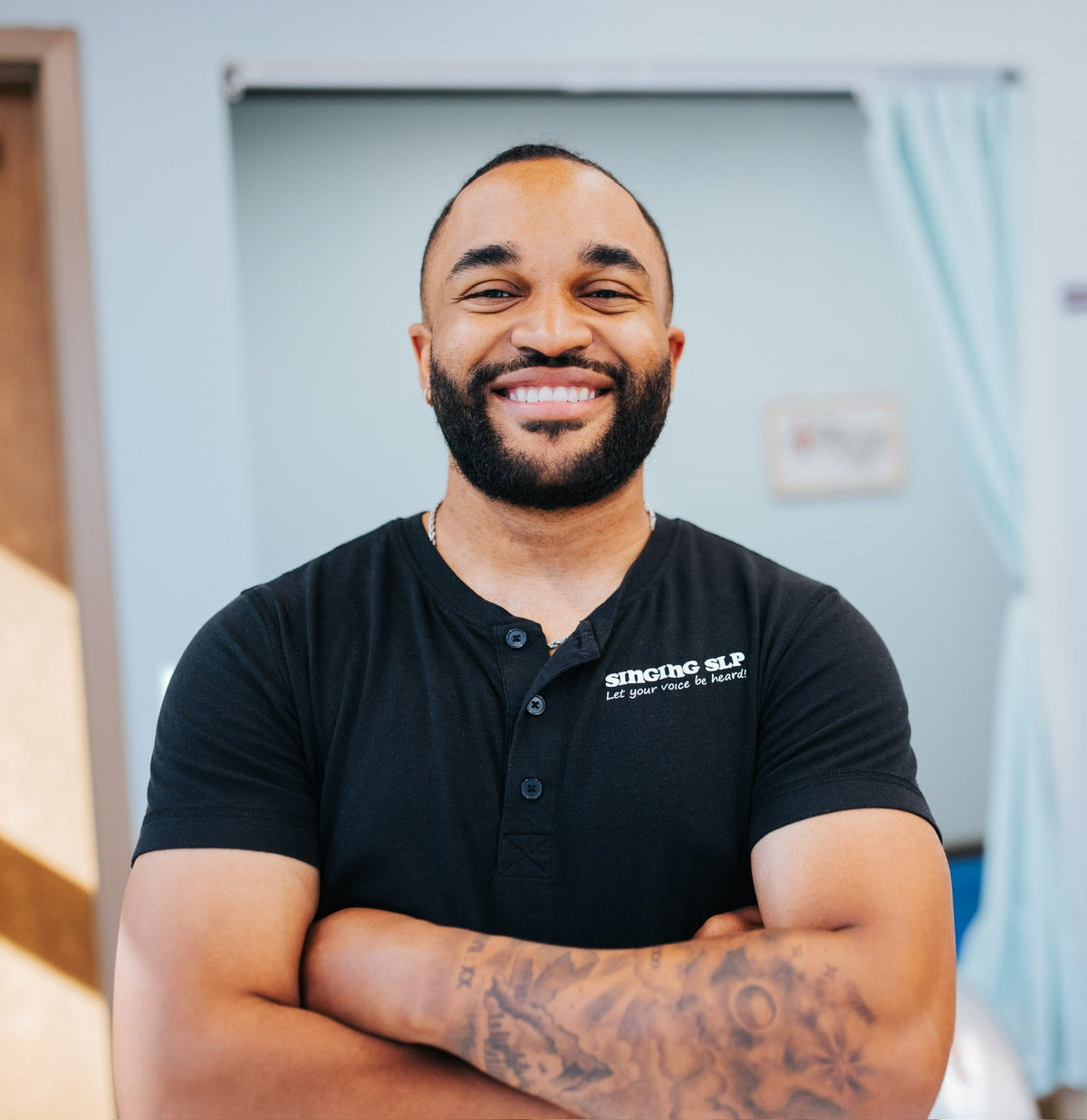 Kevin Simmons headshot, smiling with arms crossed
